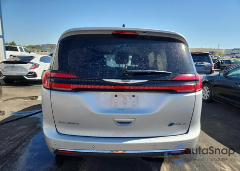 2024 Chrysler Pacifica Hybrid Select z USA, uszkodzony, nr VIN 2C4RC1S75RR181193